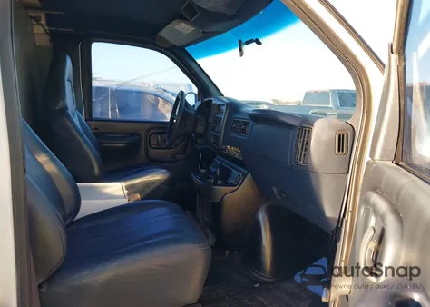 2000 Chevrolet Express z USA, uszkodzony, nr VIN 1GCGG25R2Y1101706